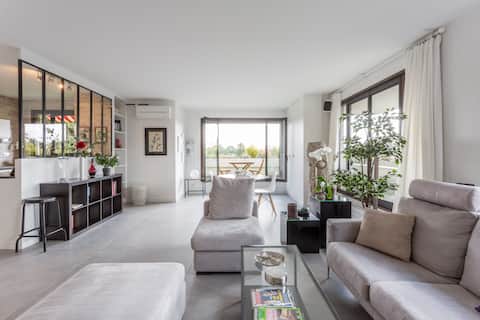 Apartment with terrace and view of the Seine