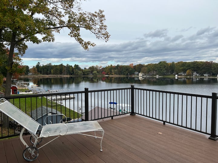 Paradise 7 bedroom cottage on the lake