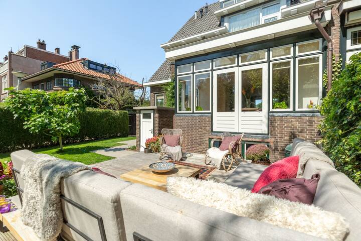 Beautiful big house with lake view gallery image 5