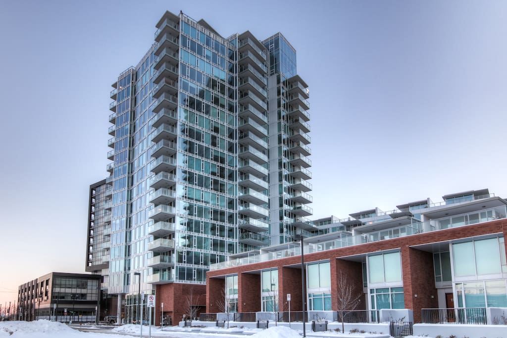 7th Floor with views of Bow River