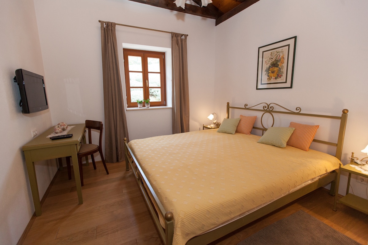 Dormitorio 2 con acogedora cama matrimonial y vistas impresionantes