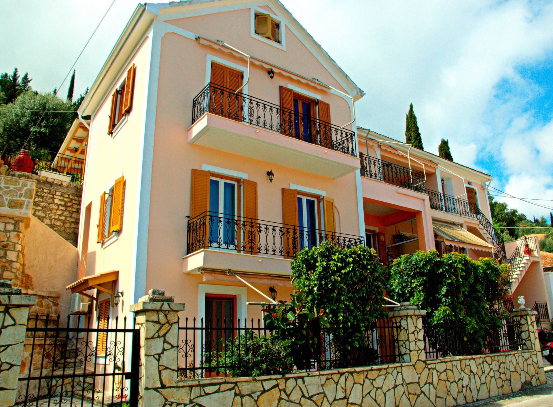 ”KORONA APARTMENT- PANOPI”
