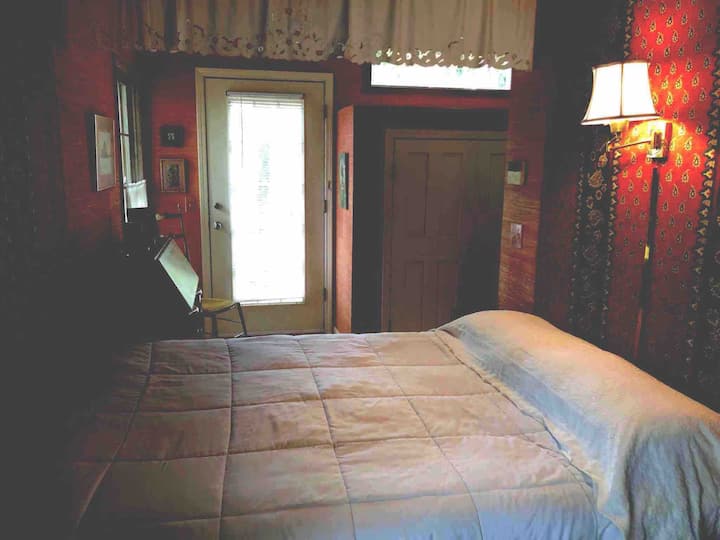 Posteľ veľkosti Queen.