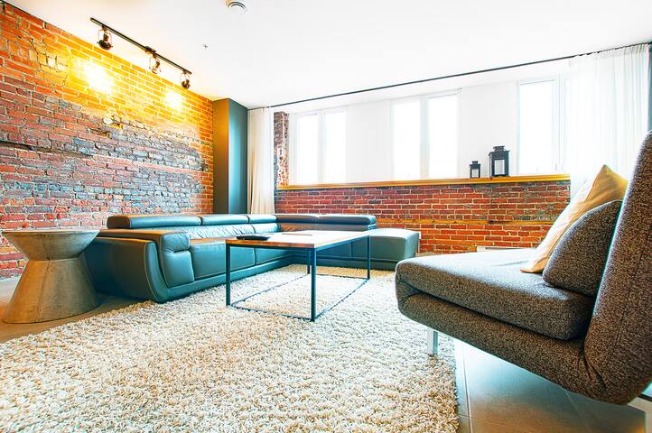 402 – Les Lofts St-Joseph – Par Les Lofts Vieux-QC gallery image 4