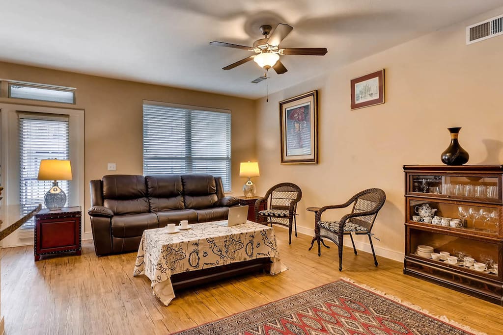 Relaxing living room with plenty of light and space. High-Speed Fiber WiFi included.