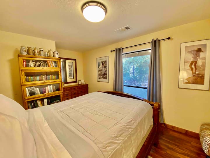 Library Room with a queen bed.