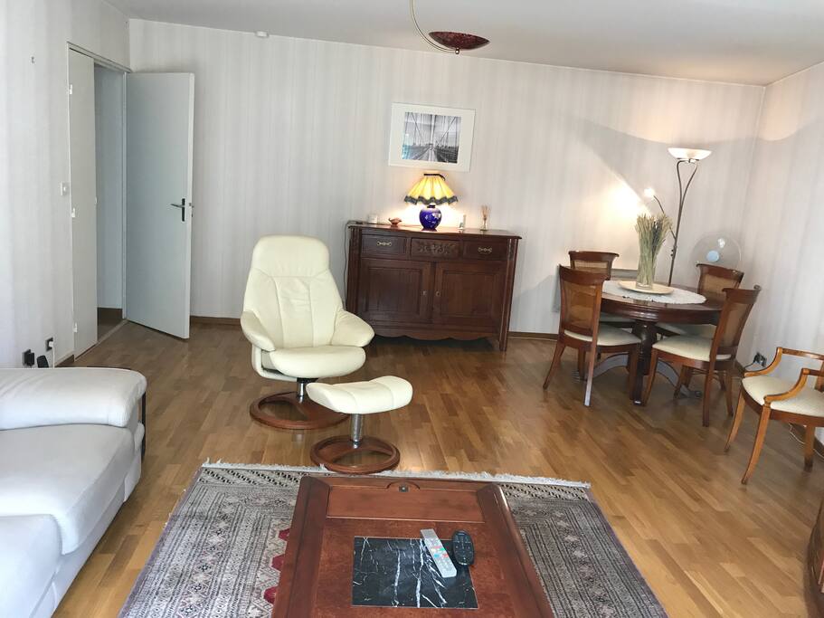 Salon avec meubles