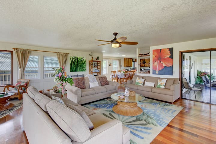 270° Ocean & Mountain Views • Pool • Walk to Beach gallery image 4