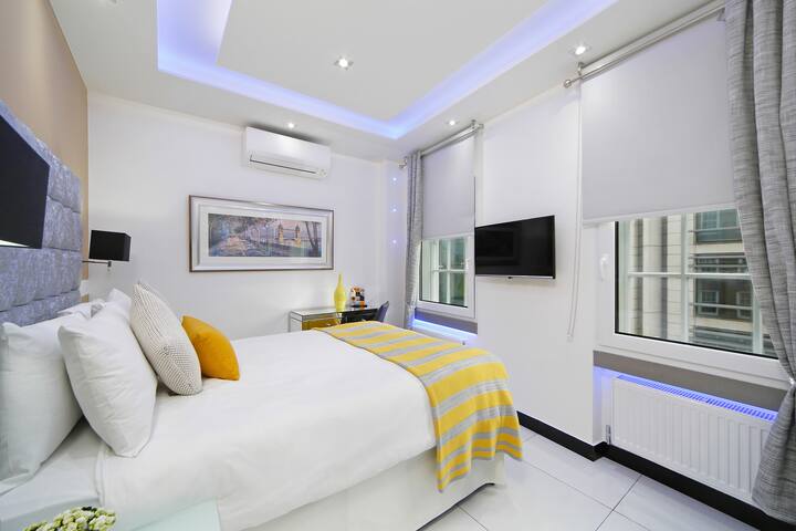 Spacious Four-Bedroom Apartment Near Oxford Street gallery image 4