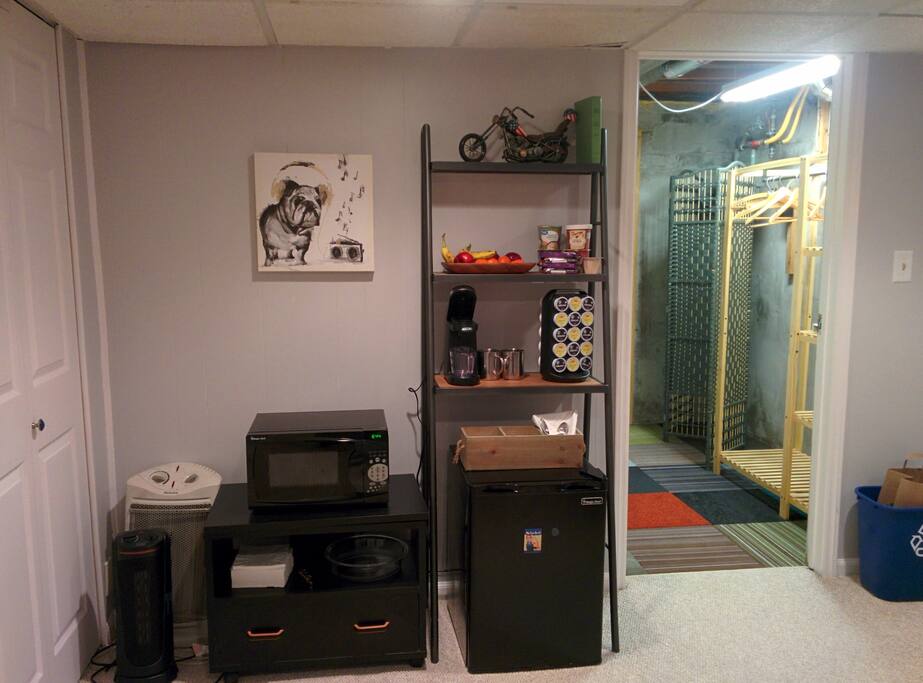 Breakfast station and entrance