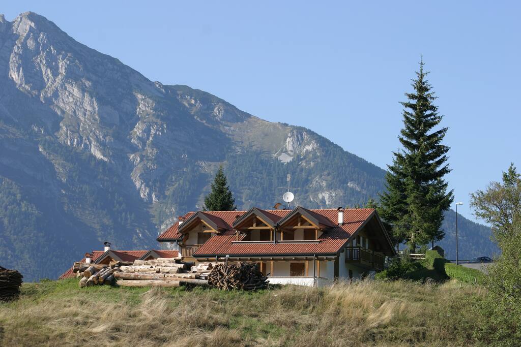 la casa immersa nel verde