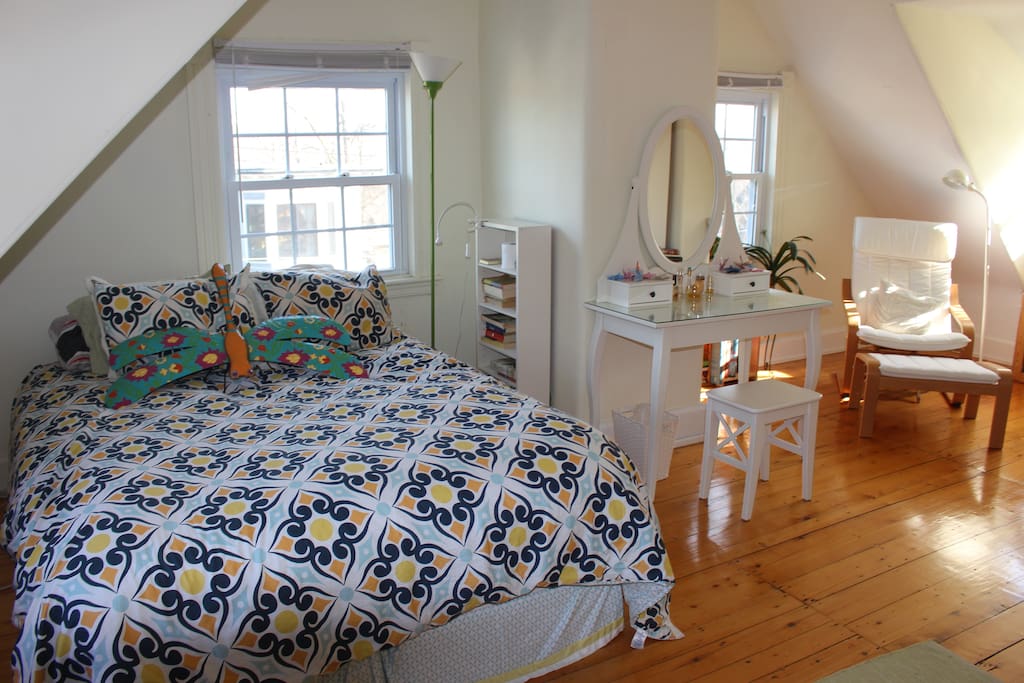 Main bedroom with queen-size bed