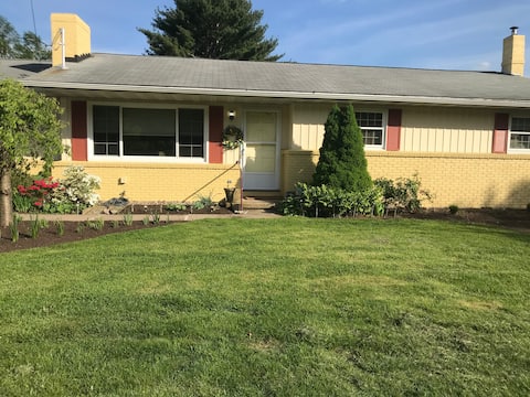 Beautiful, well-kept PSU getaway w/ deck