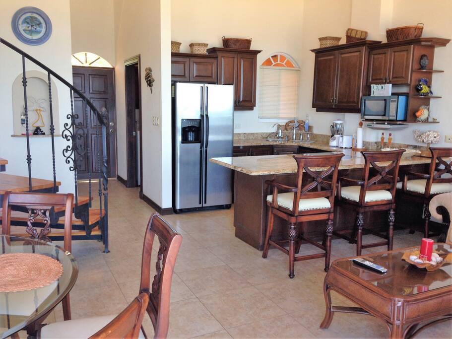 Penthouse/3rd floor condo entry, kitchen and dining area