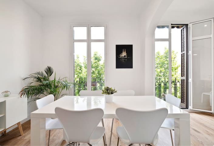 Delightful 2B apartment with views of Tibidabo!