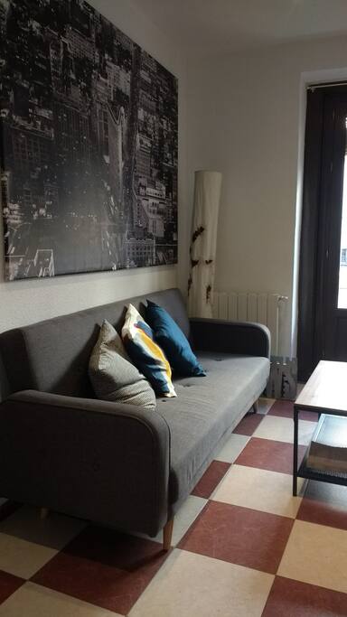 Se convierte en una confortable cama /
It becomes a comfortable bed