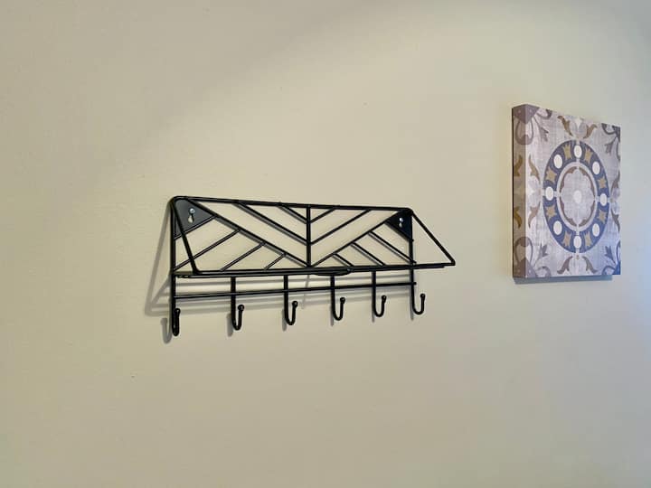 خطافات سترة في غرفة نومك