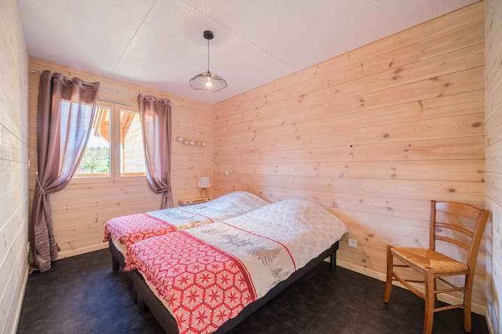 Два кревета со 90 см  постелнина со добар квалитет 