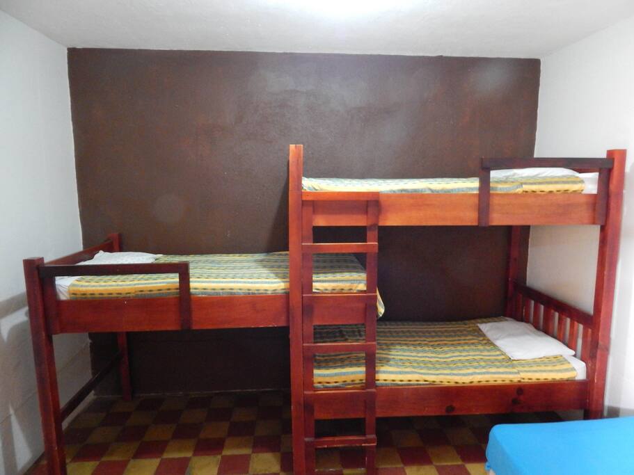 Habitación Privada con 4 camas individuales