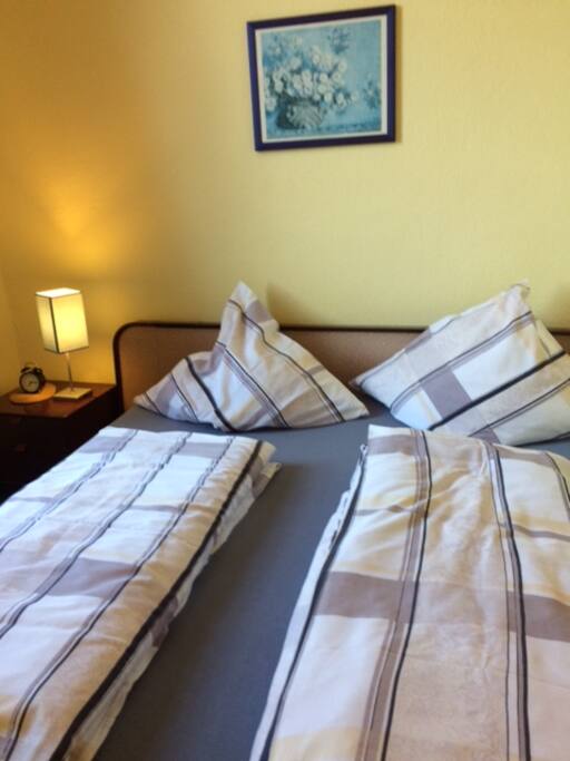 Doppelbett in Zimmer Nr 2