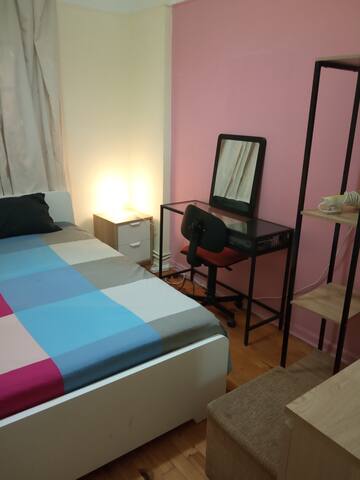 δωματιο για νεους η για αυτους που αισθανονται νεο