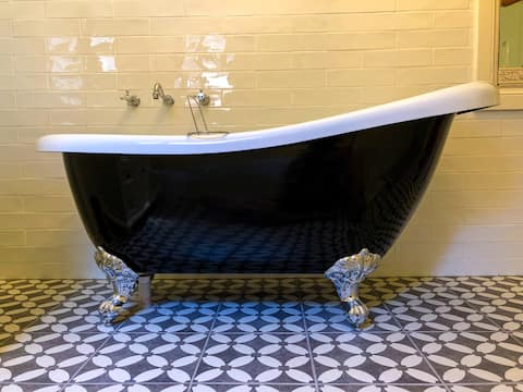 Refurbished miners cottage minutes from Moonta Bay
