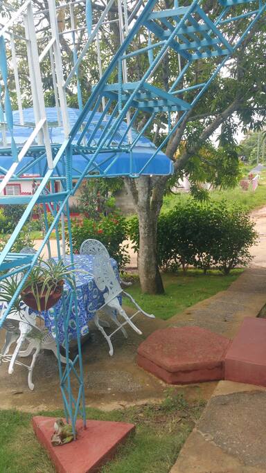lugar donde puedes leer,jugar y tomar