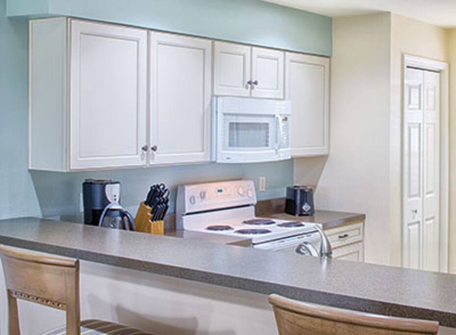 This picture does not show the specific unit being rented. The unit rented will be based on which units are available upon check-in. These pictures are meant to show the property and an example of the room style and décor.