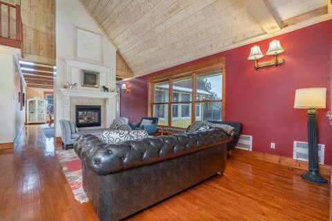 ✦9Bedroom✦8400sqft Farm House ✦28Acres ✦1HrToronto