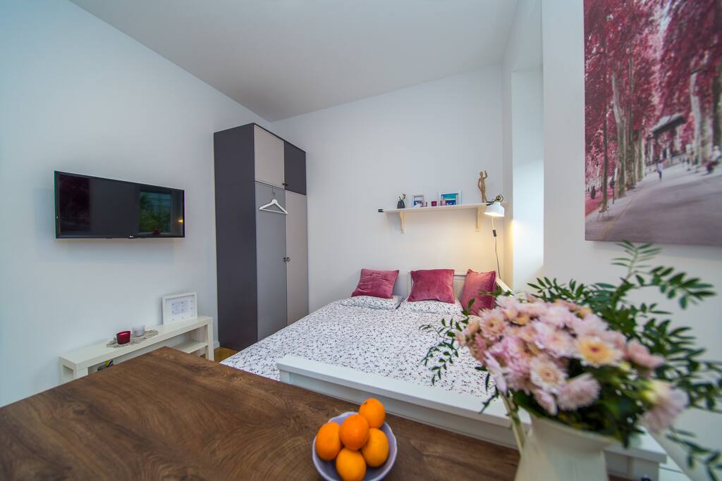 Room with double bed 160cm x 200 cm