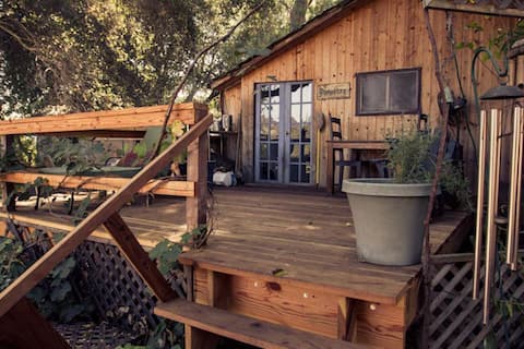 Trendy Topanga Cottage on trails and  near beach