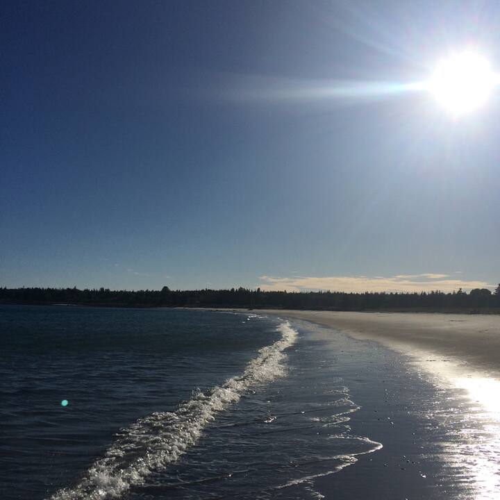 Historic Oceanfront Cottage Houses for Rent in Hubbards, Nova Scotia
