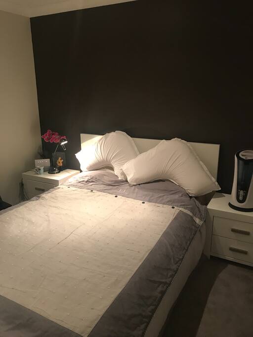 Queen size bed