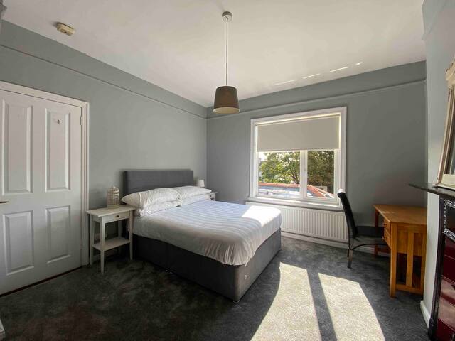 Dublin Gem: Parking, Sleeps 8 & Near City Centre gallery image 4