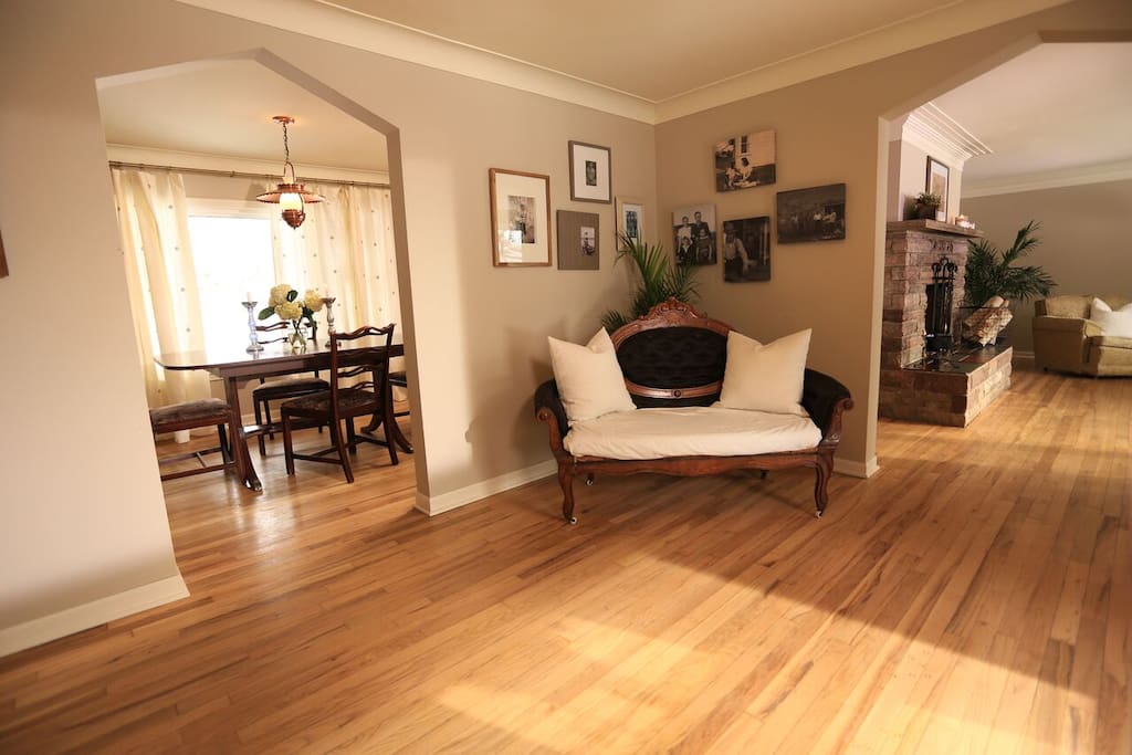 ENTRY WAY:
Refinished oak hardwood floors throughout the main level. Huge windows everywhere make it bright and warm and give you great views of the property