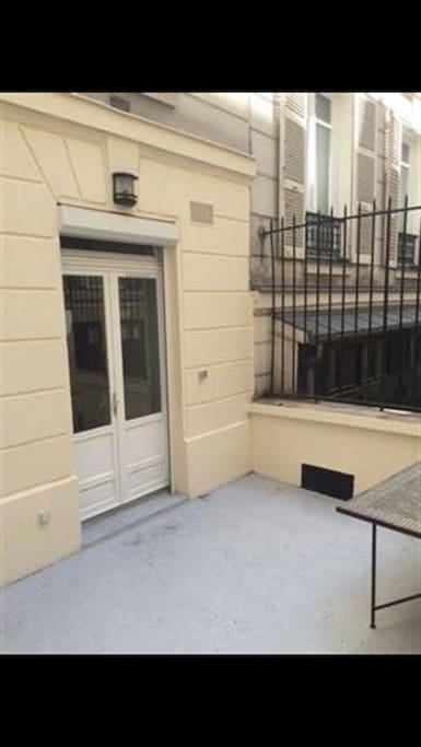 Private Balcony / Terrasse privée