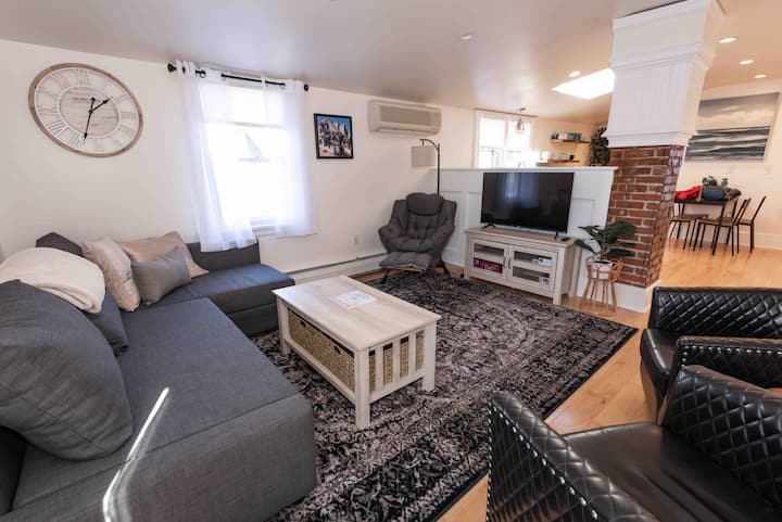 Heart Of Stonington Borough! Ocean View Loft - Westerly, RI
