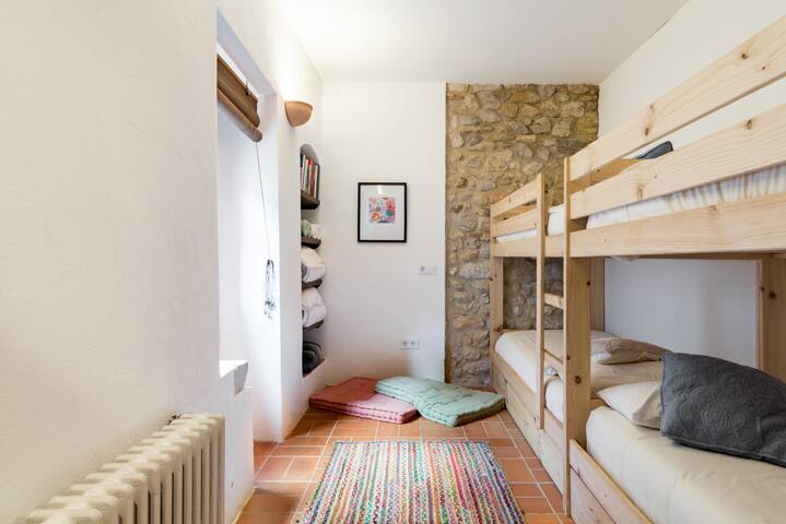 Preciosa masía del siglo XVII con jardín y piscina, recién restaurada. gallery image 2