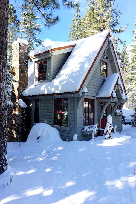 The Runabout Lodge is a totally refurbished 1939 chalet. Everything was completely rebuilt in 2006 with many custom features!