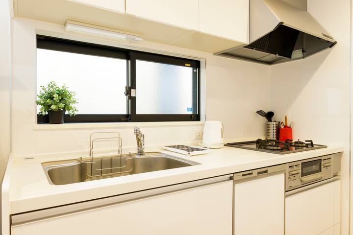 House, 2 mobile wifi, 4 mins walk to JR Station gallery image 5