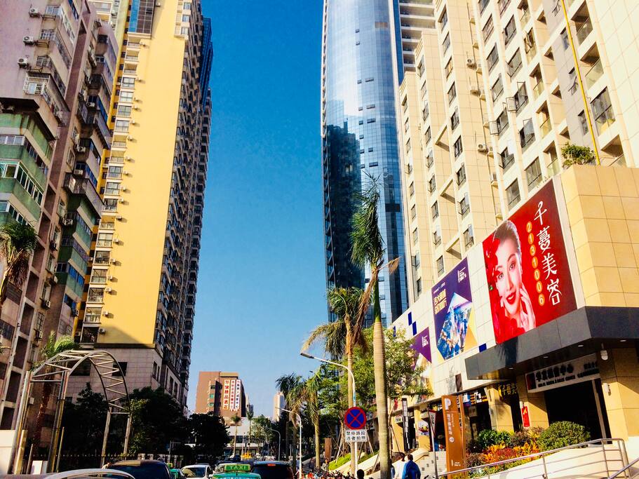 小区外