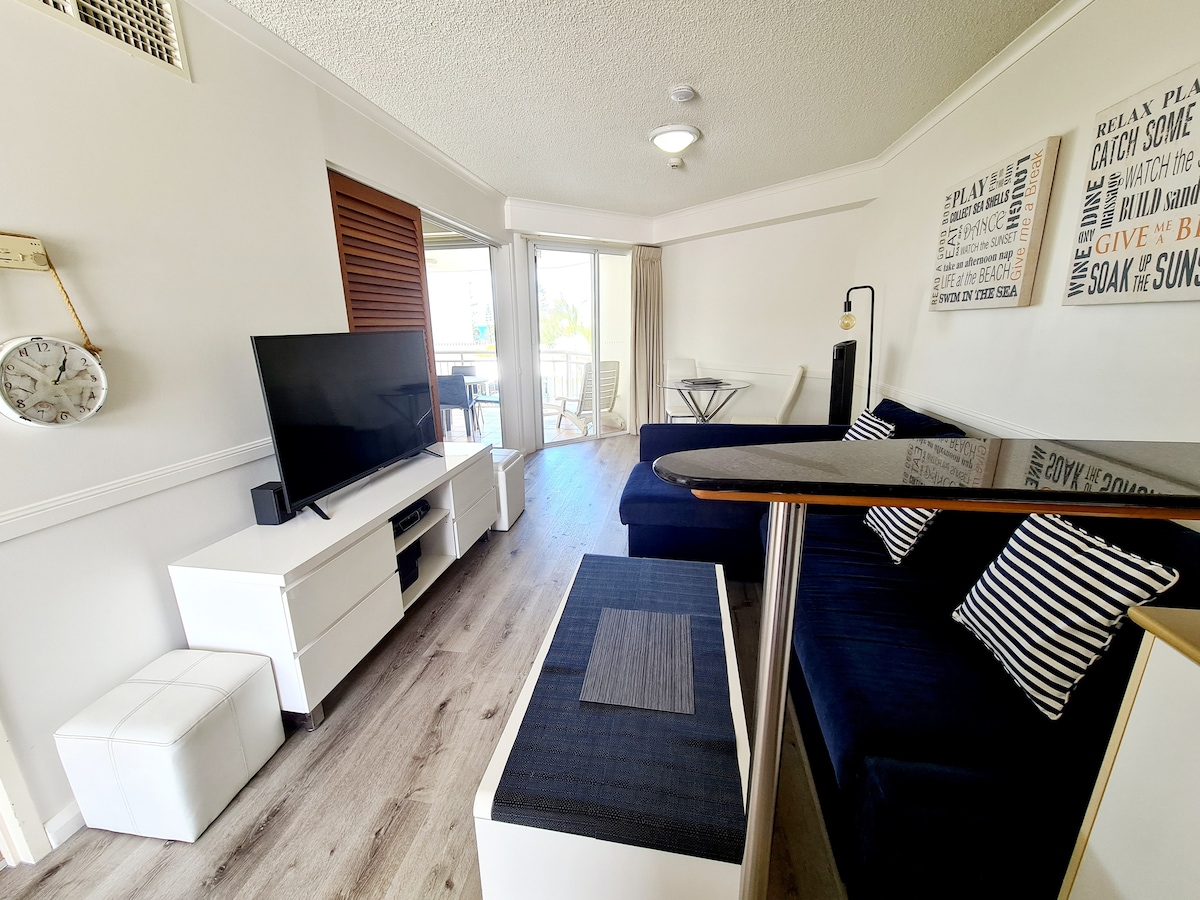 Top performing Airbnb: Alex resort oasis by the beach heated pools. in Alexandra Headland