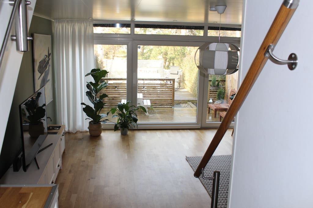 Bright and spacious terraced house with a lovely backyard.