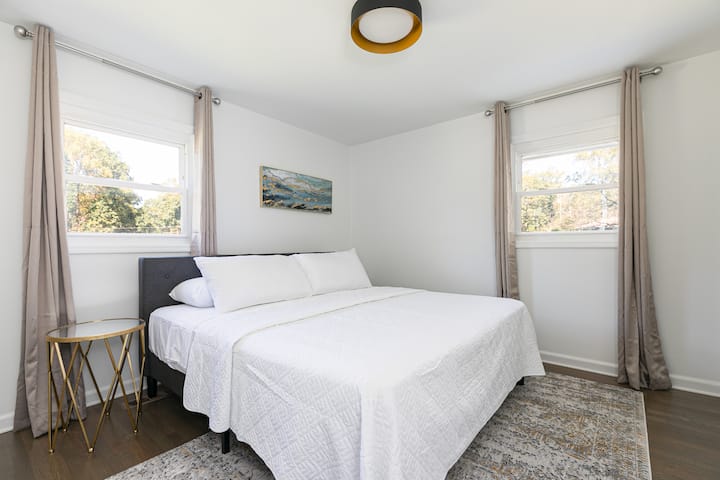 جناح رئيسي صغير بحمام داخلي