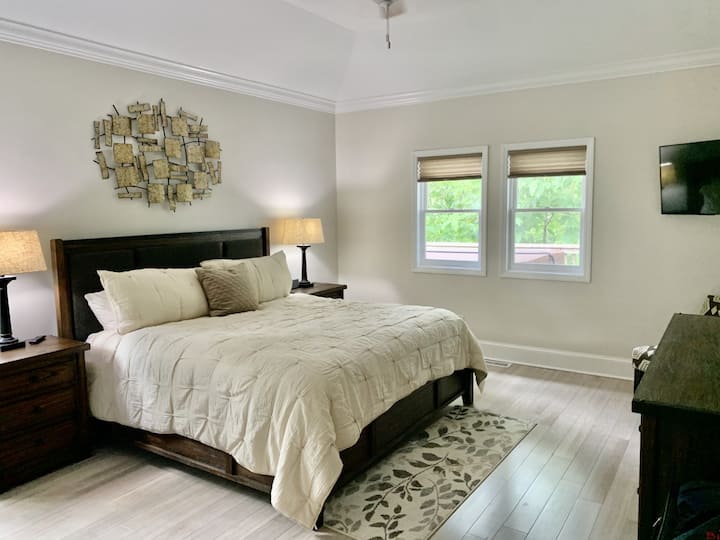 غرفة نوم رئيسية - سرير كينج