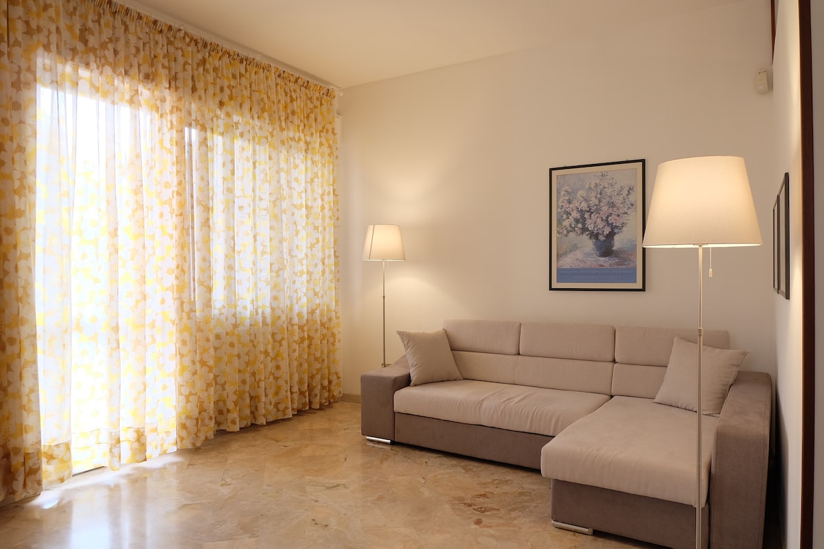 Top performing Airbnb: Rho Fiera Three-Room Apartment with Garden in Rho