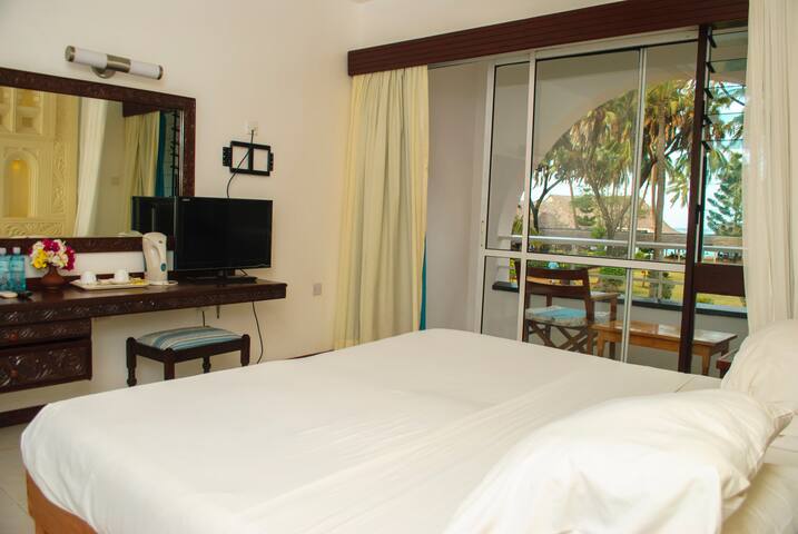 Private rooms with direct beach access