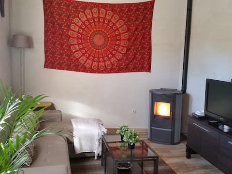 Popular Airbnb listing: Gala-rural stone loft house with Wi-Fi in Ávila