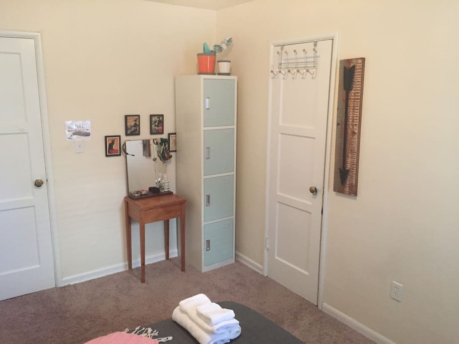Pic of the opposite side of the room.