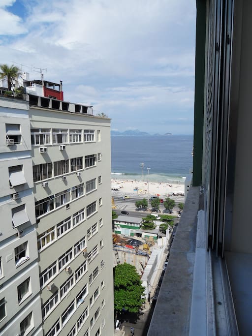 Linda vista lateral para praia de Copacabana